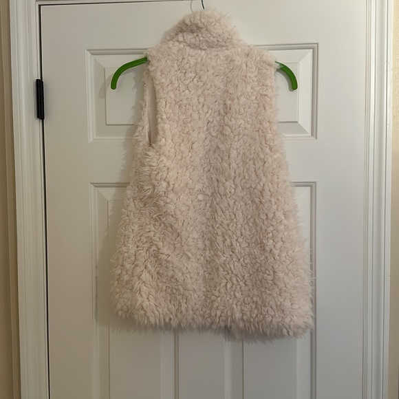 Ophelia Roe Faux Wool Vest - Picture 5 of 6